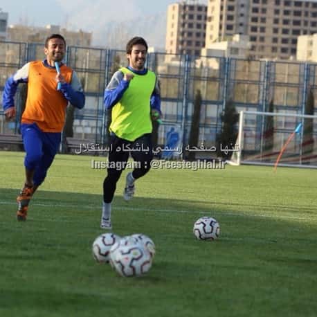 اینستاگرام باشگاه استقلال: خسرو و اميد ، دوستان صميمي كه اين روزها همه جا در كنار همديگر هستند 