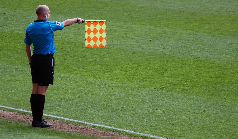 فوتبال- آفساید-داور-داوری-Offside-آرسنال-لیورپول-پرسپولیس- کاشیما آنتلرز