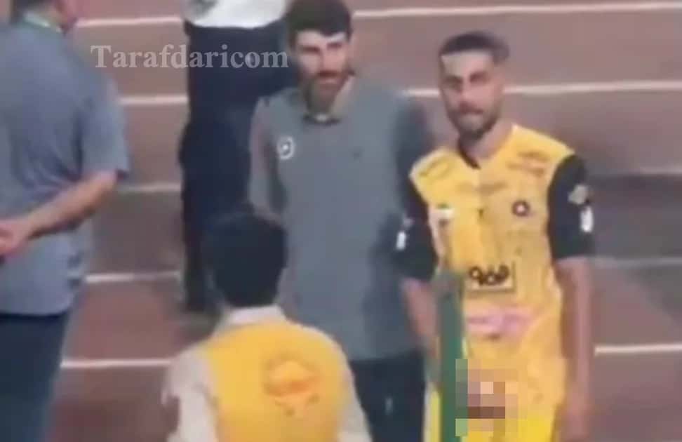 حرکت زشت و منشوری عارف حاجی عیدی مقابل هواداران استقلال