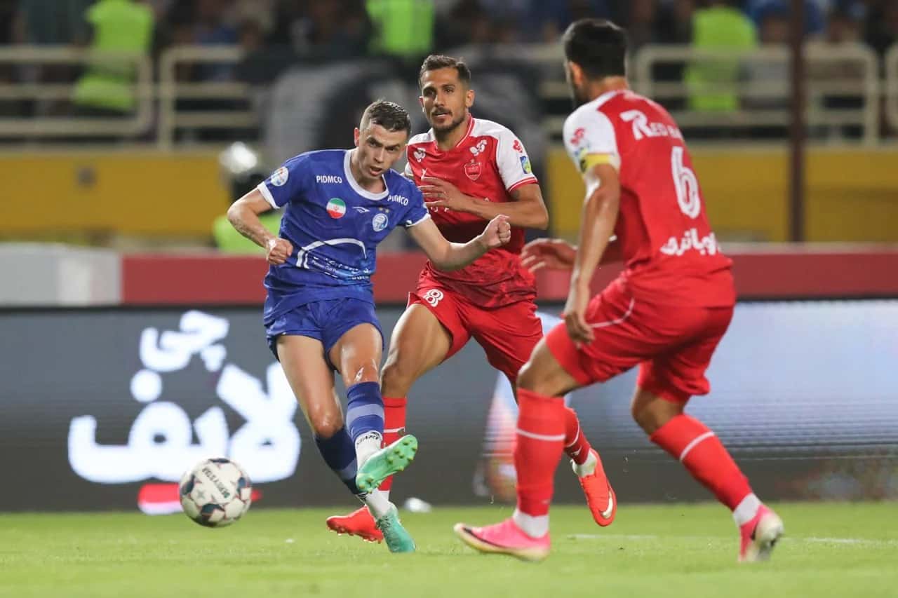 ادعای مدیربرنامه یاسر آسانی: پرسپولیس با پیشنهاد 5.5 میلیون یورویی درپی جذب وینگر استقلال بود