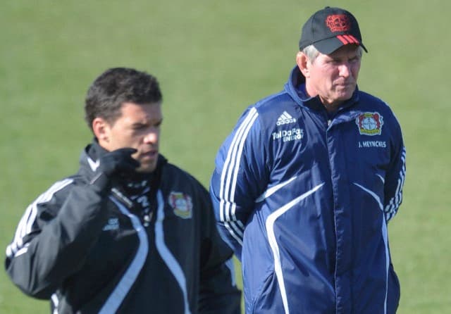 Leverkusen's coach Jupp Heynckes gives direction during a team training session in Leverkusen, 2 March 2011. To his left stands Michael Ballack.