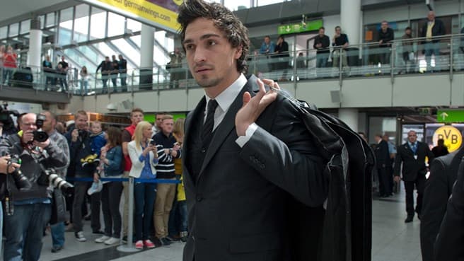 Mats Hummels of Borussia Dortmund at the airport as they prepare to depart on the eve of the UEFA Champions League final against FC Bayern München