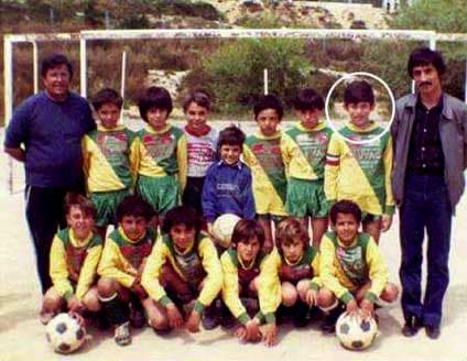 The 10-year old (and captain) Zidane poses with his first club, local side US Saint-Henri de Marseille, approx. 1982