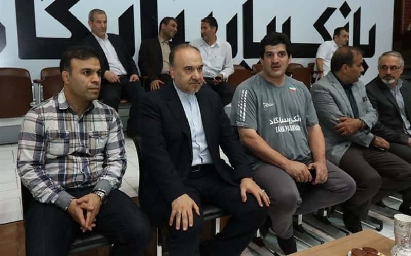 رئیس فدراسیون کشتی - وزیر ورزش - مسئولان ورزش ایران