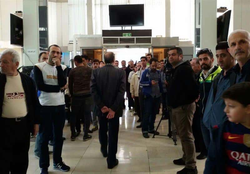 گزارش زنده از بیمارستان ایرانمهر؛ اشکهای روشن، مظلومی، اولیایی و هواداران در بیمارستان