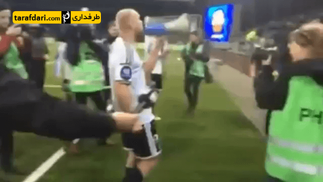 ویدیو؛ خوش حالی جالب بازیکن تیم روزنبورگ با طرفداران