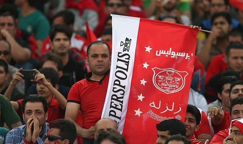 هوادار پرسپولیس که دچار حمله قلبی شده بود زنده ماند