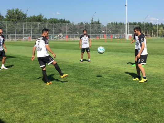 گزارش تمرین پرسپولیس؛ هواداران ایرانی تمرین را پرشورتر کردند