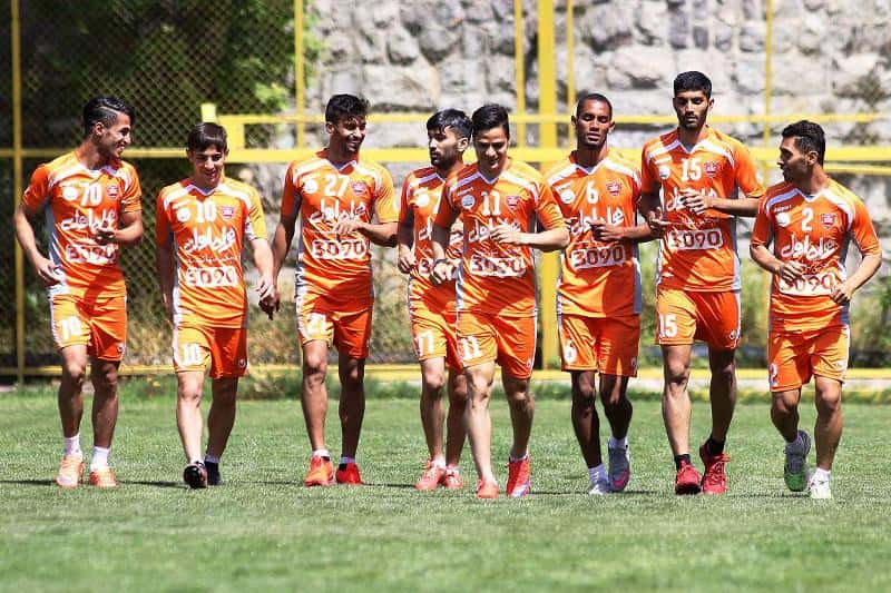 حضور دانشآموزان ایرانی در تمرین پرسپولیس