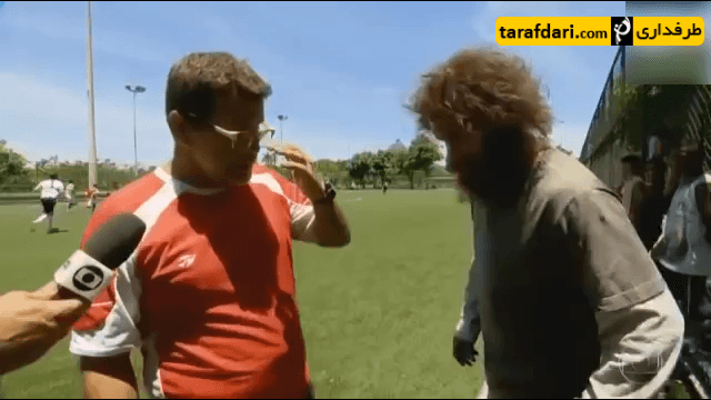 حضور فالکائو برزیلی با لباس مبدل در یک بازی فوتبال