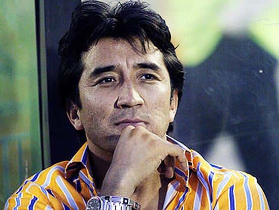 خداد عزیزی: شخصی که کلاه گیس روی سرش می گذارد، دارد ظاهرسازی می کند