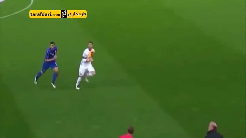 ویدیو؛ زمین خوردن دل بوسکه در اثر برخورد باز کمک داور
