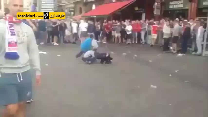 ویدیو؛ پرتاب سکه وبه تمسخر گرفتن کودکان پناهنده در فرانسه