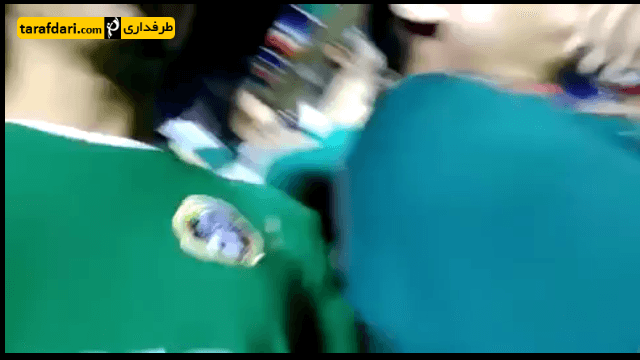 ویدیو؛ درگیری چند هوادار مکزیک در بازی با آمریکا هنگام فیلم گرفتن یک هوادار