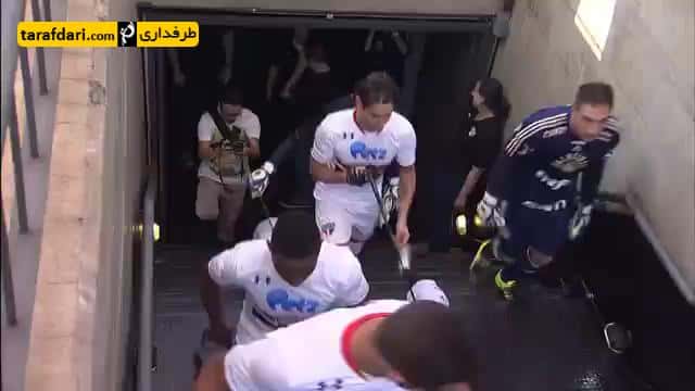 ویدیو؛ ورود بازیکنان سائوپائولو به زمین به همراه سگ!