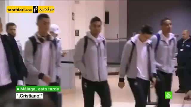 شوخی رونالدو با لهجه یک دختر بچه هنگام امضا دادن به او