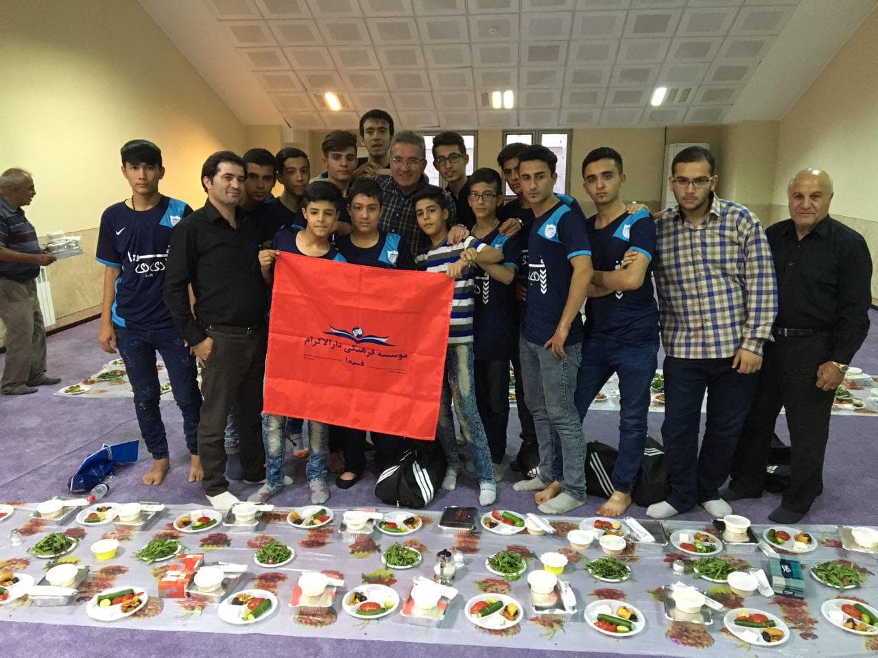 ضیافت افطاری برانکو برای کودکان کار بی سرپرست+ عکس