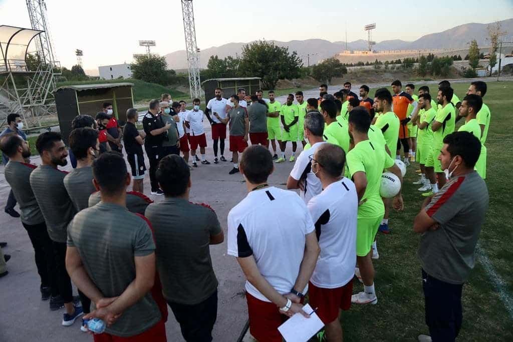 دراگان اسکوچیچ در تمرین فولاد خوزستان / عکس
