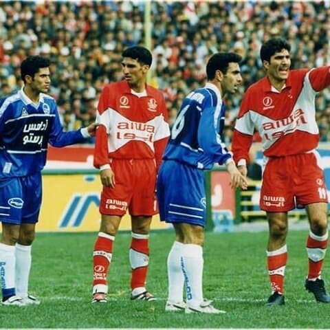مهدی هاشمی نسب: هواداران پرسپولیس بعد از رفتنم به استقلال مادرم را کتک زدند و کم مانده بود بهش چاقو بزنند