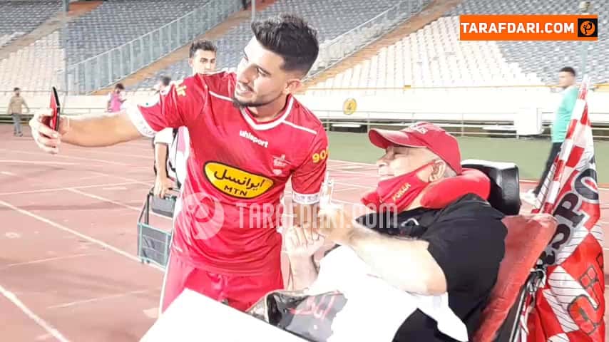 عکس یادگاری محمد شریفی با هوادار پرسپولیس / فیلم