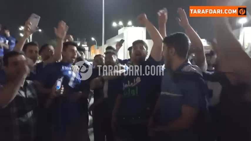 گزارش اختصاصی طرفداری: جشن و پایکوبی هواداران استقلال مقابل فرودگاه مهرآباد / فیلم