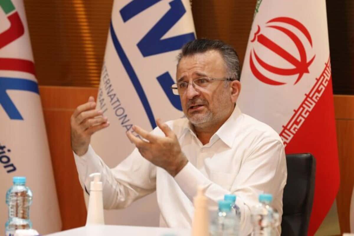حمله یک خبرگزاری به داورزنی؛ چرا از برخورد با تخلفات عزیزی خادم می ترسی؟