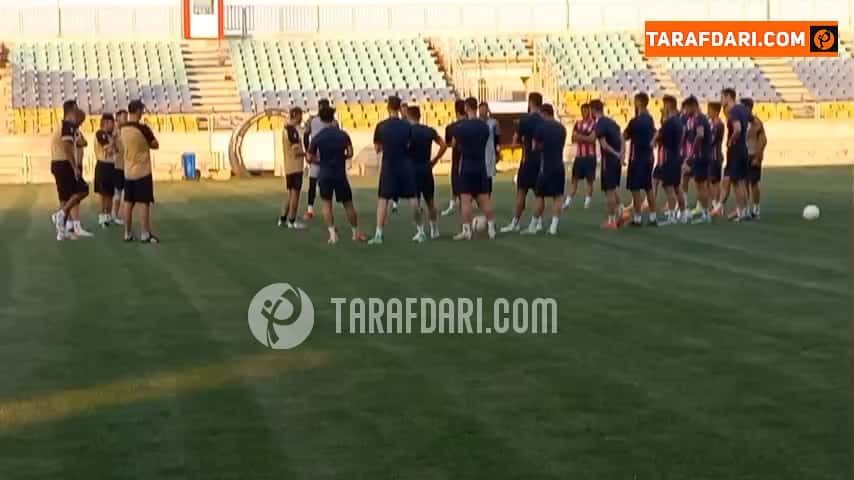 صحبت یحیی گل محمدی با بازیکنان پیش از شروع تمرین پرسپولیس / فیلم