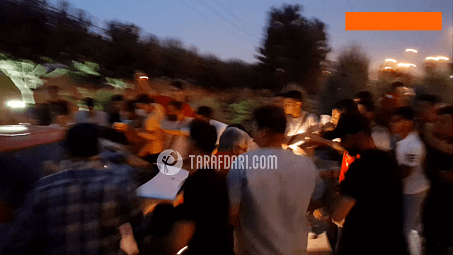 خروج بازیکنان پرسپولیس از ورزشگاه کاظمی در میان تشویق هواداران / فیلم