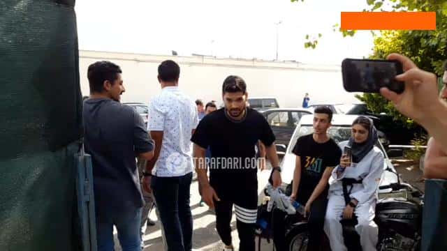 ورود مهدی مهدی پور، امیر حسین حسین زاده و بهزاد غلامپور به محل تمرین استقلال / فیلم