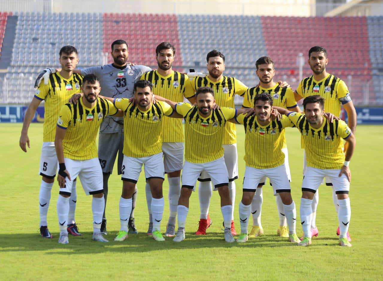 رضا مهاجری دو بازیکن را اخراج کرد!