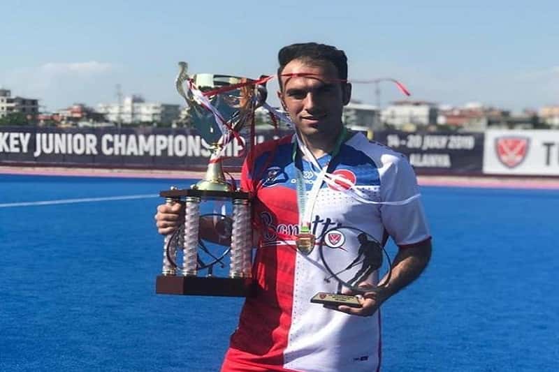 خداحافظی گلایهآمیز ملیپوش هاکی/ نوروززاده: تیم ملی فوتبال، یمن را میبرد و پاداش میگیرد!