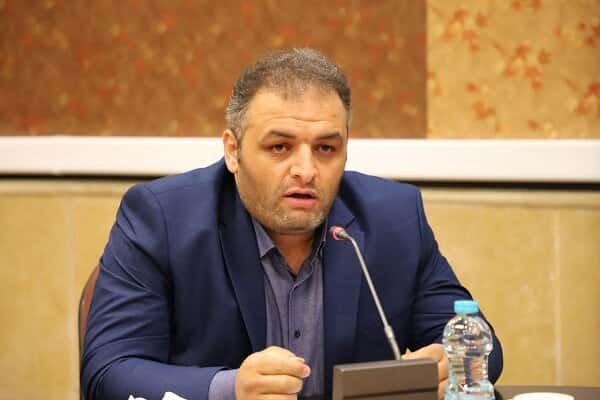 واکنش سرپرست فدراسیون به مخالفت سرمربی تیم ملی با زمان آغاز لیگ/ انوشیروانی: کادر فنی باید بالای سر ملیپوشان باشد