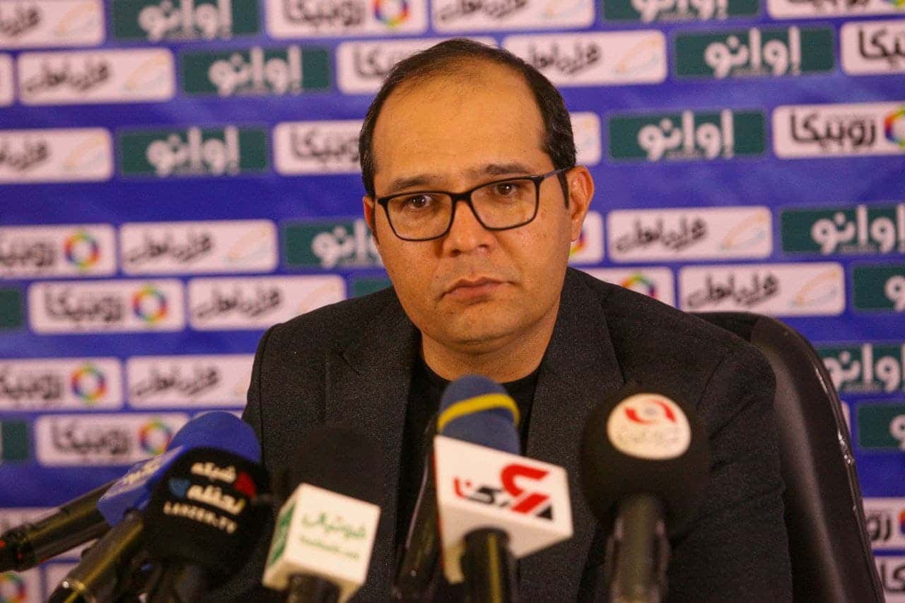 ربیعی: خواهش کردم بگذارند بازیکنانم دوش بگیرند!