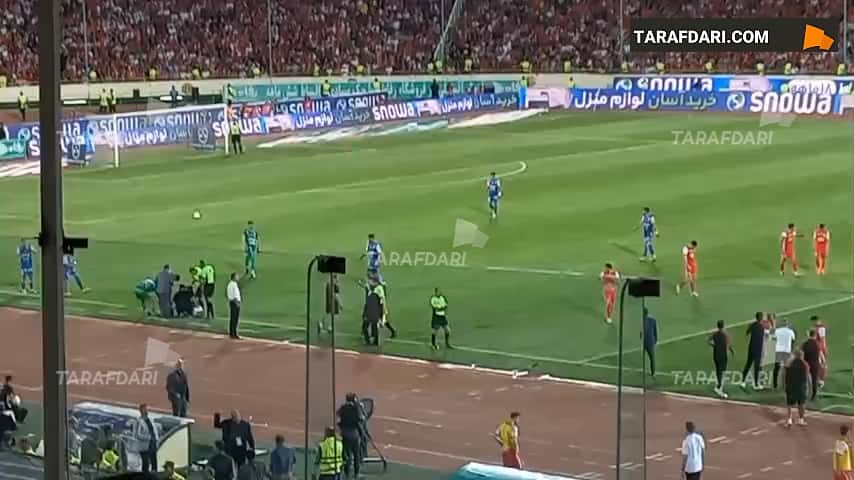 توقف بازی فینال حذفی به دلیل مصدومیت داور وسط از دریچه دوربین طرفداری / فیلم