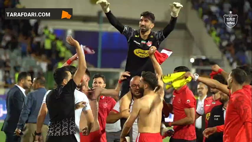 اتفاقات و صحنههای به یاد ماندنی پس از قهرمانی پرسپولیس در جام حذفی به همراه جشن سرخپوشان در رختکن / فیلم