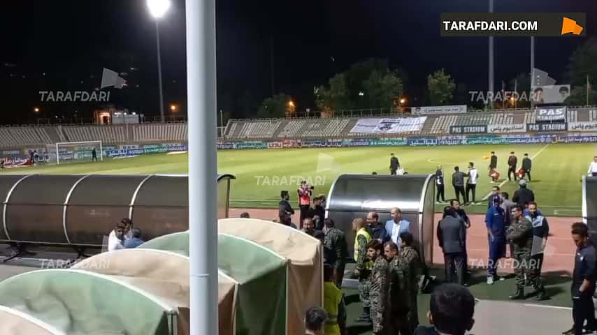 اعتراض کادر فنی گل گهر سیرجان به داور: بازی هر دو تیم را خراب کردی! / فیلم