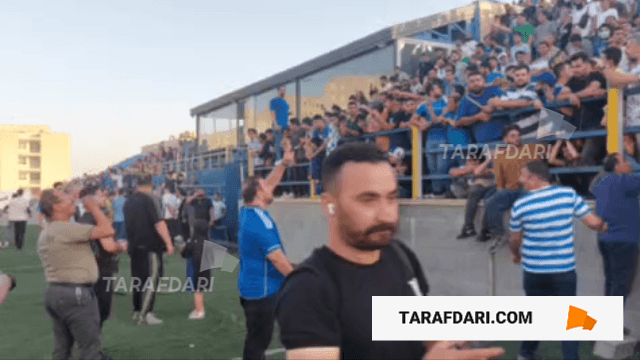 ورود هانی کرده روی سکو و ایجاد رعب و وحشت میان هواداران معترض استقلال / فیلم
