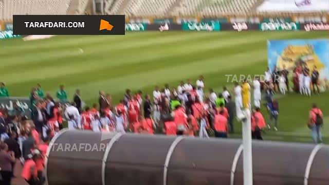 تونل افتخار بازیکنان هوادار برای تیم پرسپولیس، قهرمان لیگ برتر ایران / فیلم
