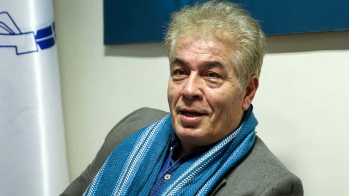 دفاع از حضور سرمربی تیم ملی هندبال در سپاهان/ حسن پروانه: عطایی هم در والیبال شرایط مشابهی دارد