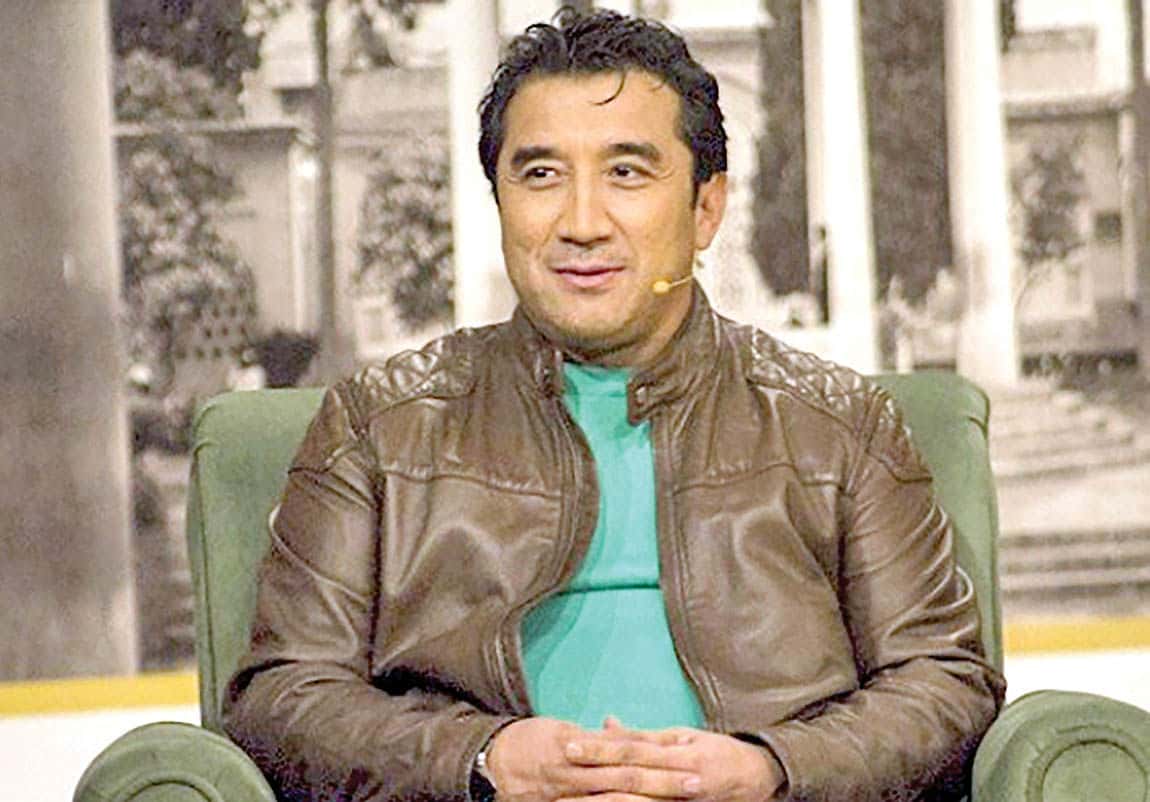 خداداد عزیزی: ثبت نام در ریاست جمهوری آسان تر از هیات فوتبال است