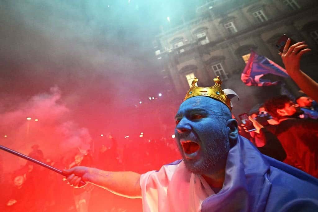 جشن و پایکوبی هواداران ناپولی در شهر ناپل / عکس
