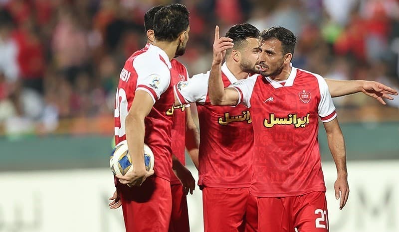 درگیری لفظی کنعانی زادگان با ۳ بازیکن پرسپولیس!