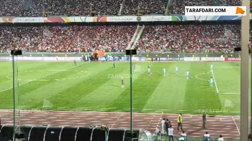 اعلام نام بازیکنان نساجی از سوی گوینده ورزشگاه آزادی و حمایت خاص هواداران / فیلم