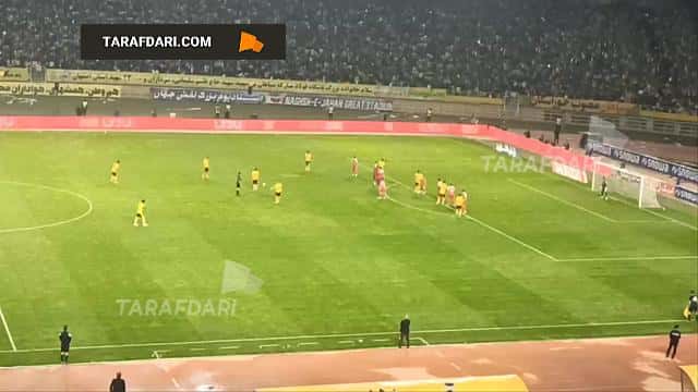 صحنه گل تماشایی رضا اسدی از جایگاه خبرنگاران / فیلم