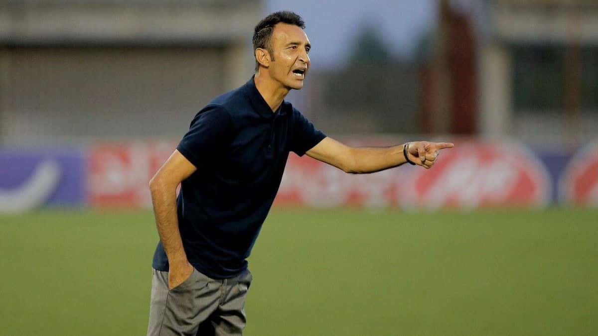 رضا عنایتی: تیم از نظر روانی وضعیت خوبی ندارد اما با تمام قوا به هانگژو می رویم