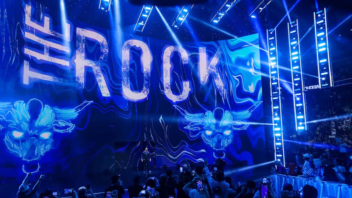 لحظه ورود راک به استیج WWE در اسمکدان