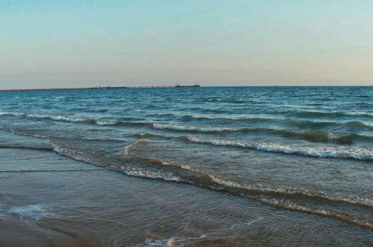 آهنگ the beach از the neighborhood