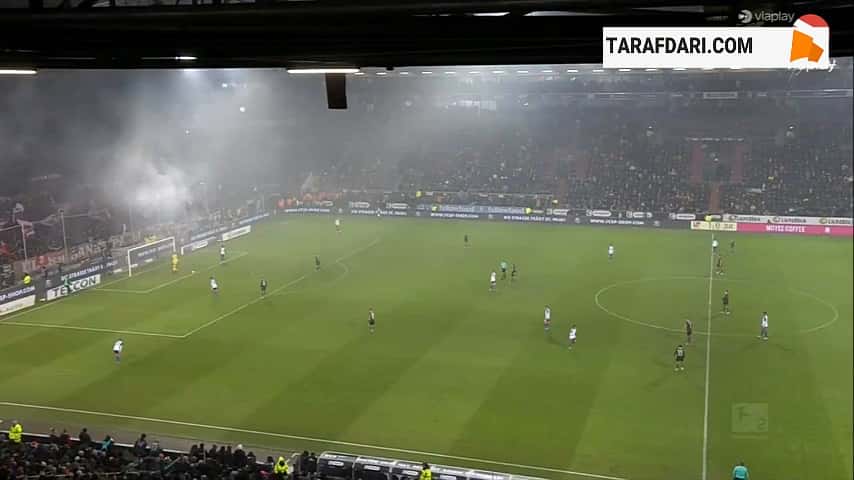 گل به خودی عجیب دروازه بان هامبورگ مقابل سن پائولی روی پاس اشتباه مدافع تیم / فیلم