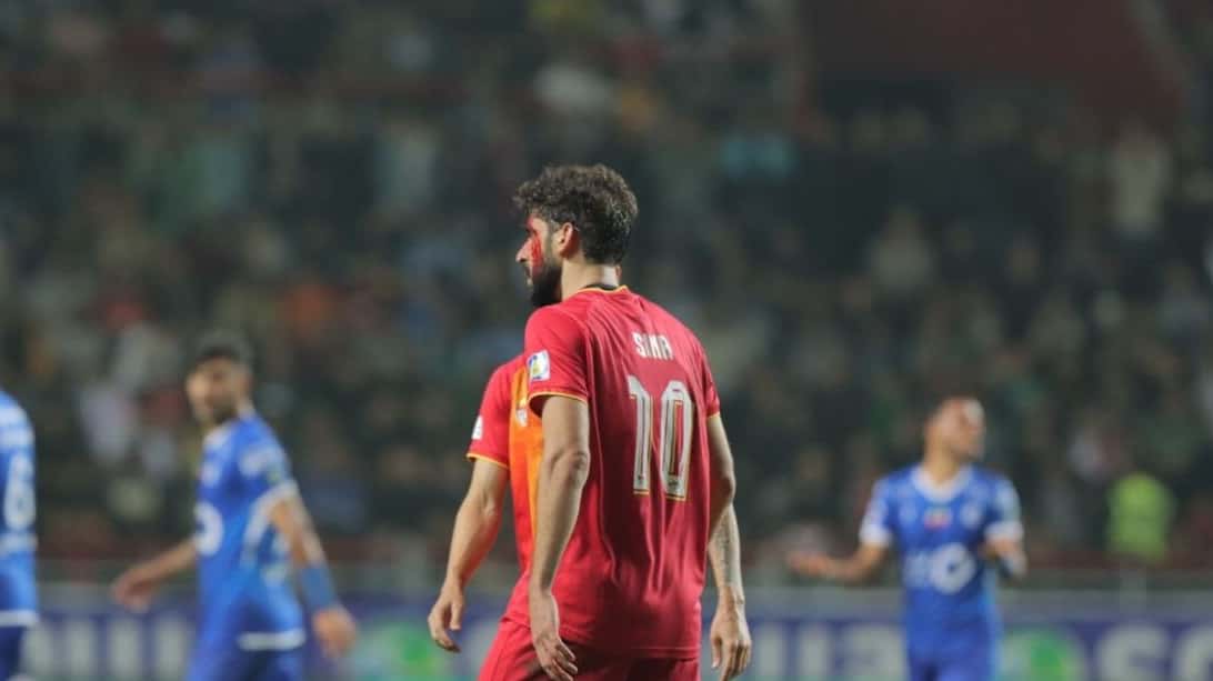 بازیکن استقلال باید اخراج میشد!