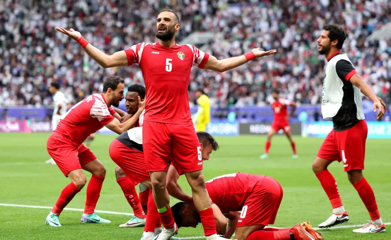 شادی جنجالی ایمن حسین یک قربانی دیگر گرفت؛ اخراج بازیکن اردن از جام ملتهای آسیا!